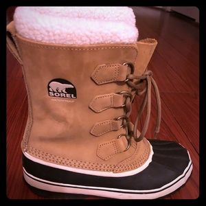 Sorel Caribou boot size 8, black and tan